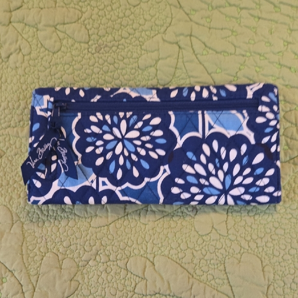 Vera Bradley Handbags - Vera Bradley, iconic fabric Wallet, interior pockets, slots, exterior zipper
